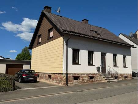 Front links - Einfamilienhaus in 66424 Homburg mit 120m² kaufen