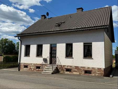 Front rechts - Einfamilienhaus in 66424 Homburg mit 120m² kaufen