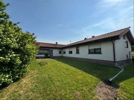 Rückseite - Bungalow in 66557 Illingen mit 154m² kaufen