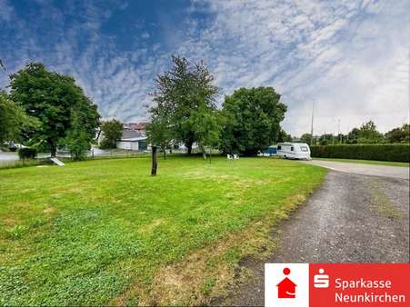 Grundstücksfläche hinter dem Haus Grundstücksfläche hinter dem Haus - Grundstück in 66557 Illingen mit 1581m² kaufen