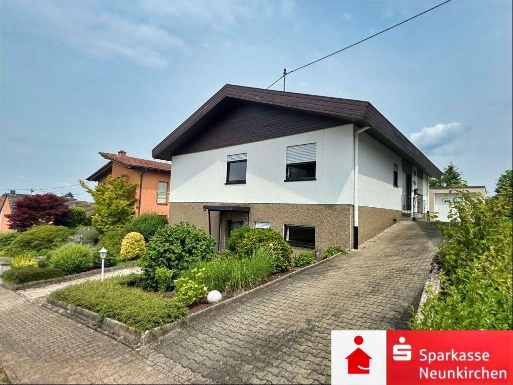 Front Front - Bungalow in 66589 Merchweiler mit 211m² kaufen