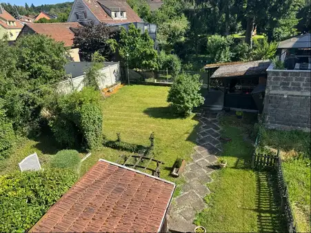 Raumwunder - Beidseitig angebautes Ein-Zweifamilienhaus mit Garten 