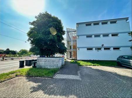 Frontansicht seitlich Frontansicht seitlich - Etagenwohnung in 66763 Dillingen mit 59m² kaufen