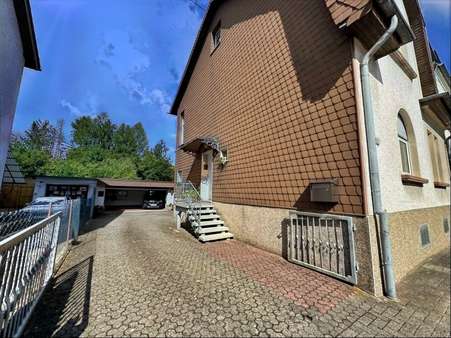 Front Einfahrt Front Einfahrt - Reihenendhaus in 66538 Neunkirchen mit 140m² kaufen