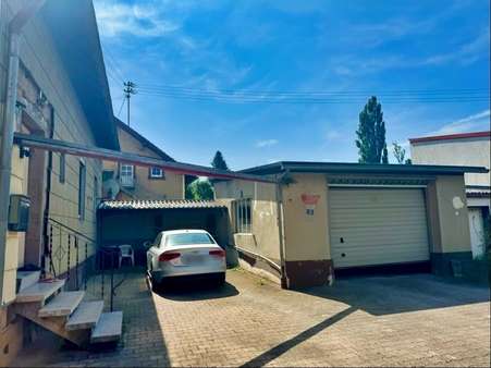 Garage und Stellplatz Garage und Stellplatz - Zweifamilienhaus in 66564 Ottweiler mit 190m² kaufen
