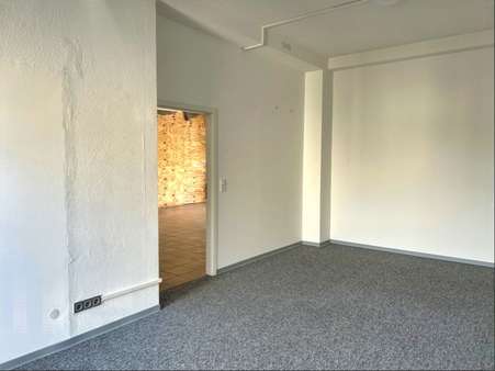 Büro - Mehrfamilienhaus in 66557 Illingen mit 1m² kaufen