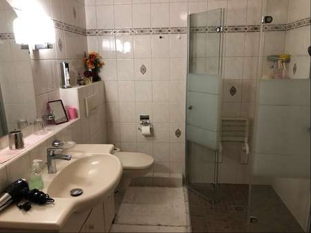 Badezimmer OG - Zweifamilienhaus in 66540 Neunkirchen mit 196m² kaufen