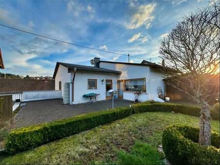 Rückseite mit Garten - Einfamilienhaus in 66589 Merchweiler mit 169m² kaufen