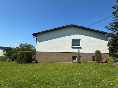 Ansicht Seite - Bungalow in 66557 Illingen mit 235m² kaufen