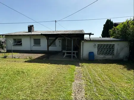 Bungalow mit Einliegerwohnung