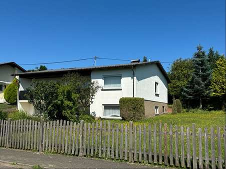 Vorderansicht - Bungalow in 66557 Illingen mit 235m² kaufen