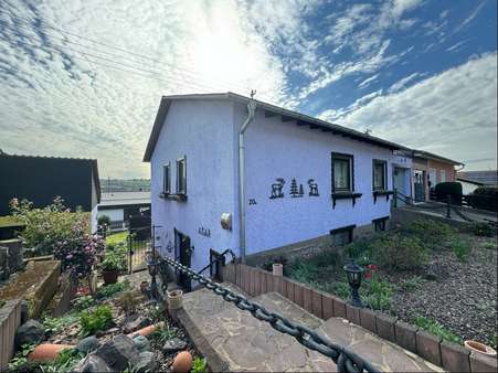 Seitenansicht - Einfamilienhaus in 66571 Eppelborn mit 120m² kaufen