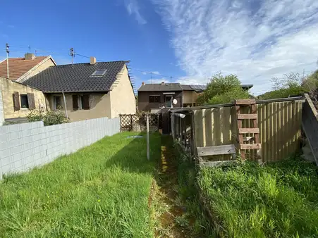 Frisch modernisiertes Einfamilienhaus mit Gartenareal