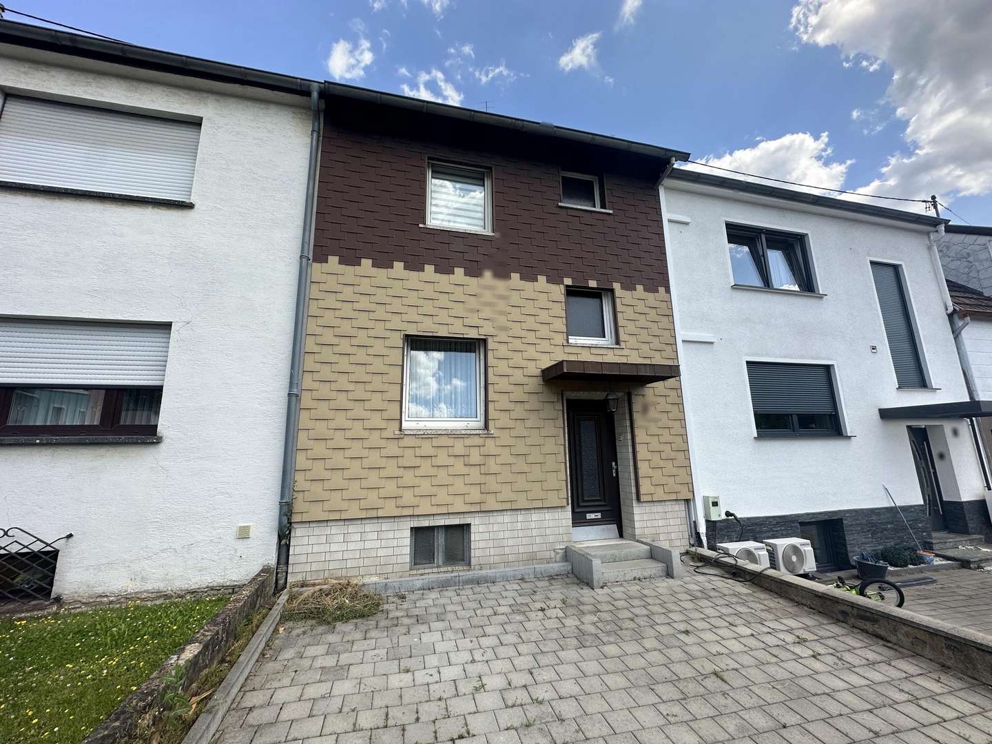 Vorderansicht  - Reihenmittelhaus in 66333 Völklingen mit 119m² kaufen