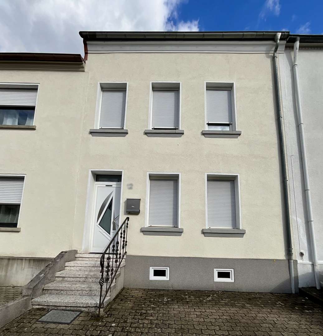 Frontansicht - Reihenmittelhaus in 66740 Saarlouis mit 175m² kaufen