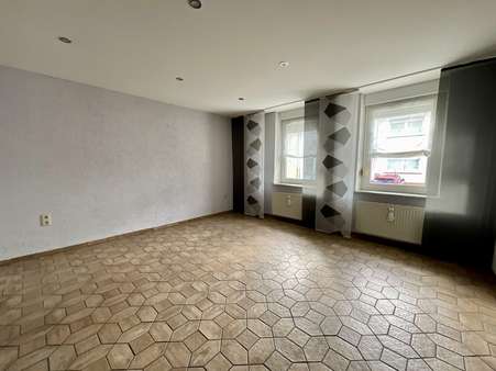 Wohnzimmer - Reihenmittelhaus in 66740 Saarlouis mit 175m² kaufen