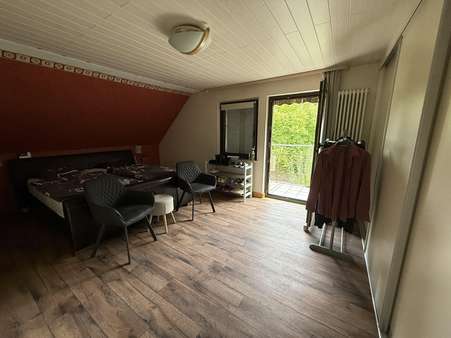 Schlafzimmer mit Balkon - Reihenendhaus in 66333 Völklingen mit 100m² kaufen