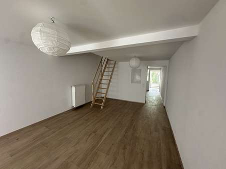 Wohnzimmer - Reihenmittelhaus in 66763 Dillingen mit 126m² kaufen