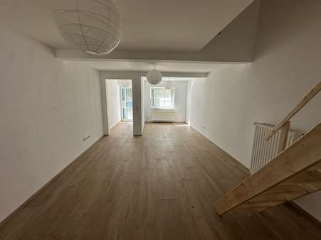 Wohnzimmer - Reihenmittelhaus in 66763 Dillingen mit 126m² kaufen