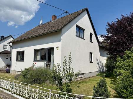 Außenansicht Außenansicht - Einfamilienhaus in 66798 Wallerfangen mit 151m² kaufen
