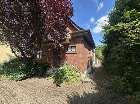 Außenansicht Außenansicht - Einfamilienhaus in 66773 Schwalbach mit 145m² kaufen