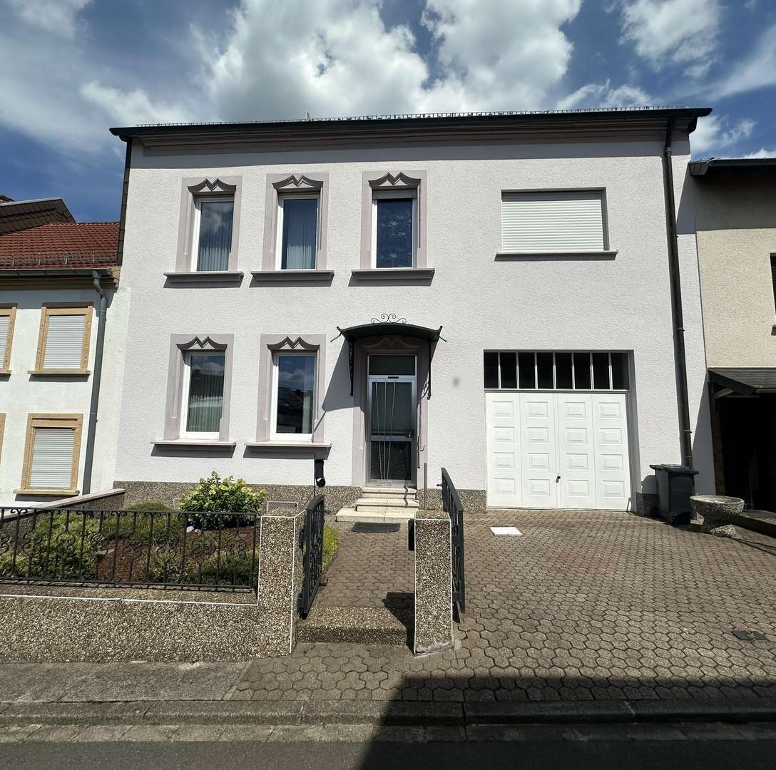 Vorderansicht Vorderansicht - Reihenmittelhaus in 66806 Ensdorf mit 105m² kaufen