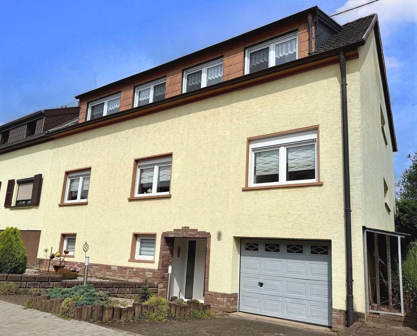 Außenansicht Außenansicht - Doppelhaushälfte in 66787 Wadgassen mit 210m² kaufen