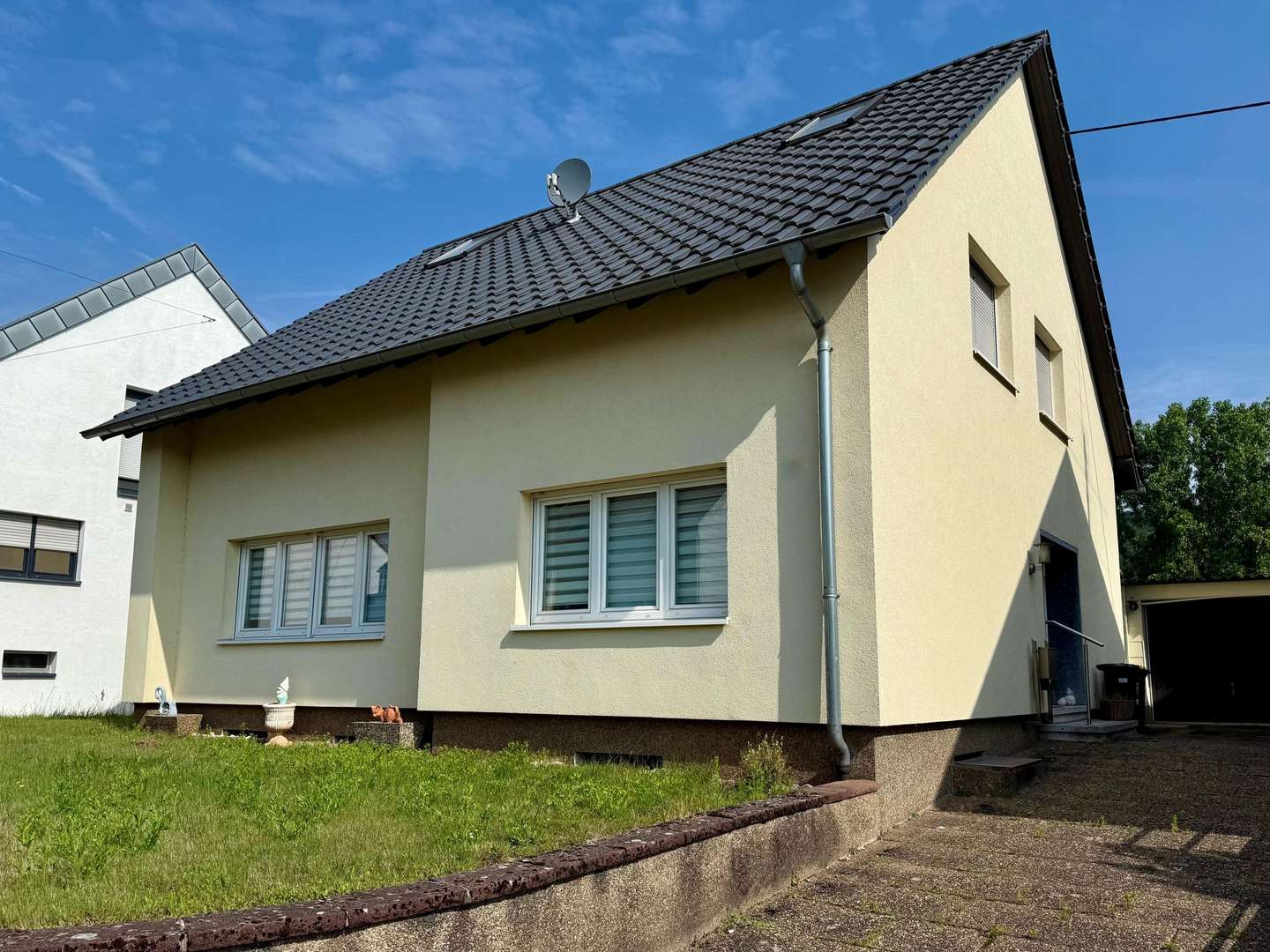Außenansicht Außenansicht - Einfamilienhaus in 66798 Wallerfangen mit 155m² kaufen