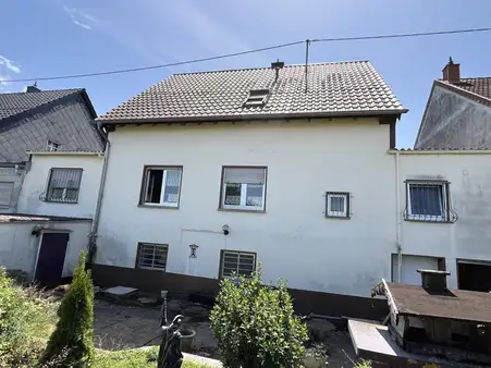 Großes Einfamilienhaus in absolut ruhiger Ortsrandlage