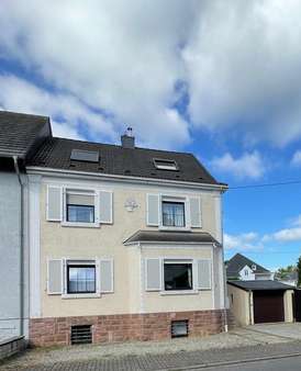 Frontansicht - Zweifamilienhaus in 66740 Saarlouis mit 209m² kaufen