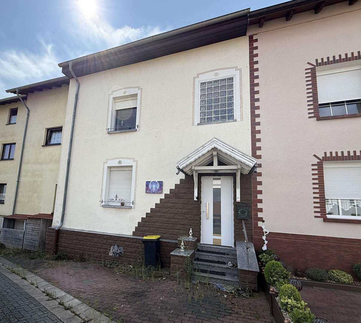 Außenansicht - Zwangsversteigerung Reihenmittelhaus in 66798 Wallerfangen mit 125m² kaufen