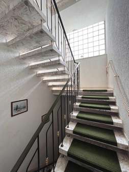 Treppenhaus - Etagenwohnung in 66773 Schwalbach mit 151m² kaufen