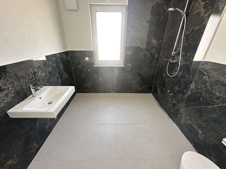 Badezimmer - Dachgeschosswohnung in 66798 Wallerfangen mit 65m² kaufen