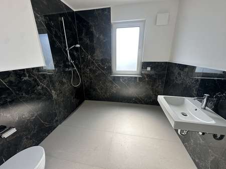 Badezimmer Badezimmer - Dachgeschosswohnung in 66798 Wallerfangen mit 65m² kaufen
