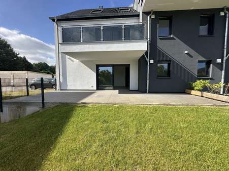 Außenansicht - Erdgeschosswohnung in 66798 Wallerfangen mit 94m² kaufen