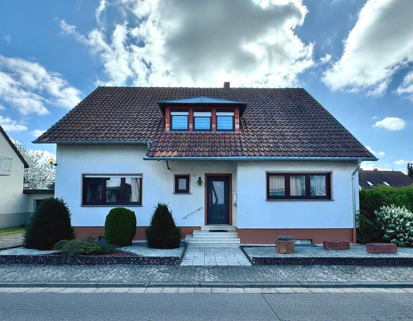 Außenansicht - Einfamilienhaus in 66740 Saarlouis mit 172m² kaufen