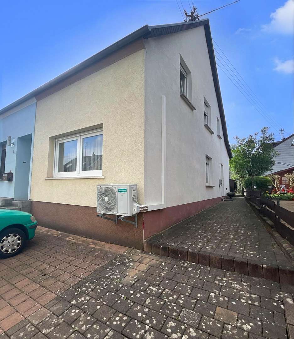 Frontansicht - Doppelhaushälfte in 66773 Schwalbach mit 60m² kaufen