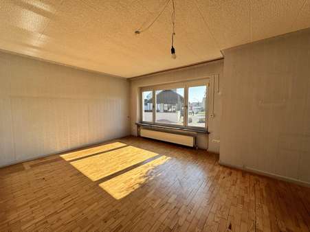 Wohnzimmer EG - Einfamilienhaus in 66798 Wallerfangen mit 125m² kaufen