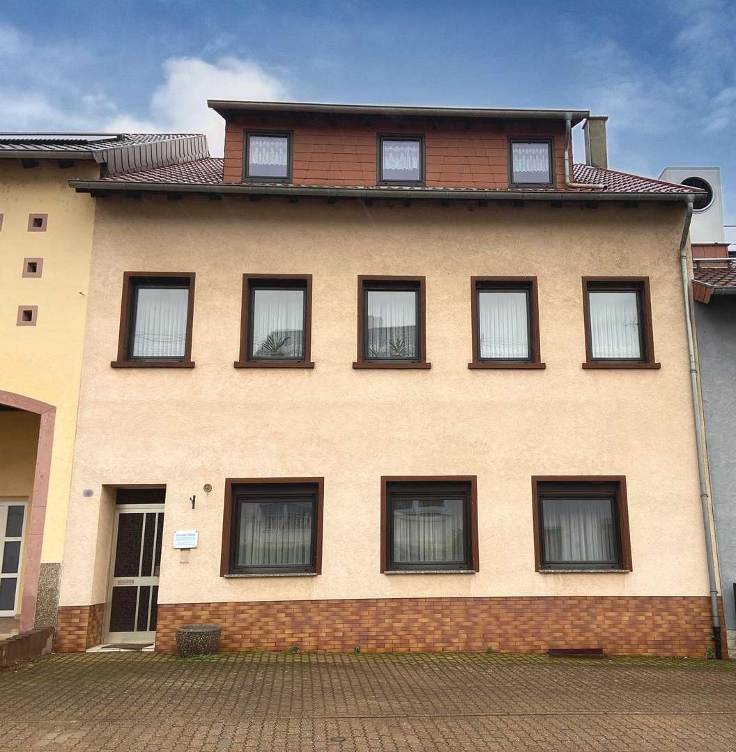 Vorderansicht - Mehrfamilienhaus in 66780 Rehlingen-Siersburg mit 251m² kaufen