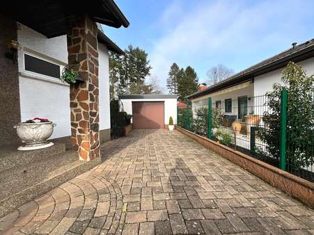Zufahrt zur Garage - Einfamilienhaus in 66793 Saarwellingen mit 145m² kaufen