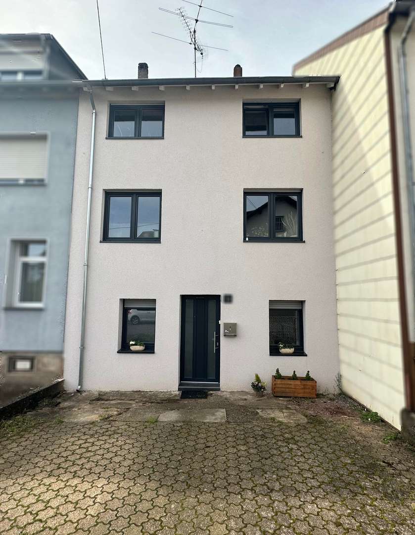 Außenansicht - Reihenmittelhaus in 66763 Dillingen mit 123m² kaufen