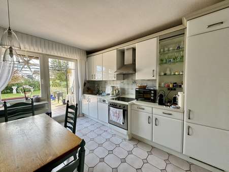 Küche mit Zugang zur Terrasse - Doppelhaushälfte in 66802 Überherrn mit 135m² kaufen