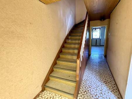 Treppenaufgang - Einfamilienhaus in 66663 Merzig mit 140m² kaufen