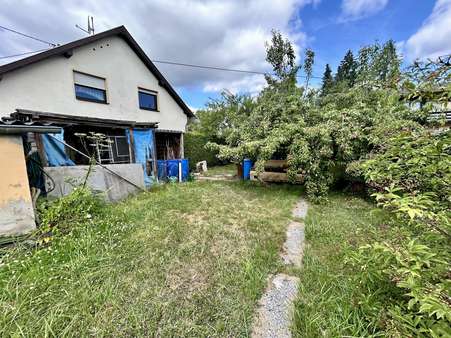 Seitenansicht + Garten Seitenansicht + Garten - Zweifamilienhaus in 66687 Wadern mit 158m² kaufen
