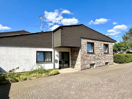 Eingangsseite - Doppelhaushälfte in 66701 Beckingen mit 126m² kaufen
