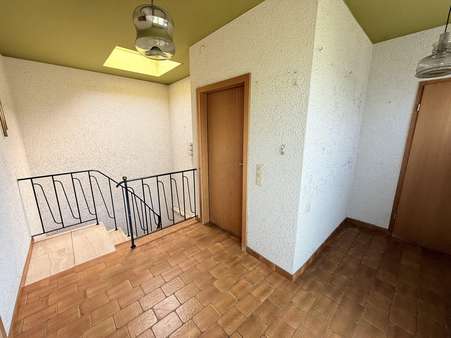 Eingangsbereich mit Zugang zum Keller Eingangsbereich mit Zugang zum Keller - Einfamilienhaus in 66693 Mettlach mit 230m² kaufen