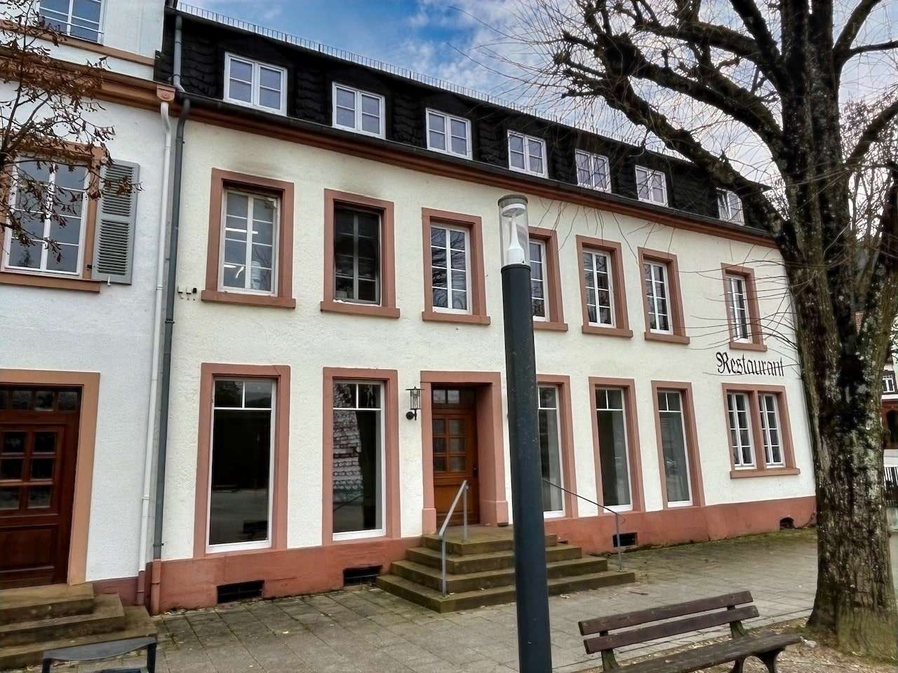 Front - Ladenlokal in 66693 Mettlach mit 107m² mieten