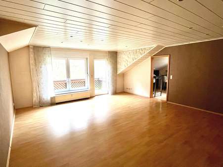 Wohn-Esszimmer - Dachgeschosswohnung in 66701 Beckingen mit 81m² kaufen