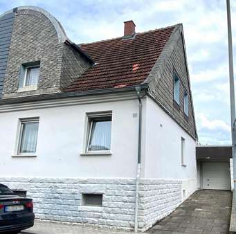 Straßenansicht - Doppelhaushälfte in 66386 St. Ingbert mit 112m² kaufen