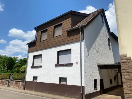 Einfamilienhaus mit Einliegerwohnung in Niederwürzbach